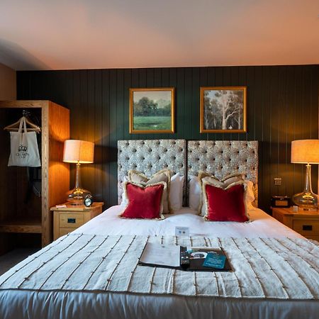 Crown Inn At Tolldown Чипинг Содбъри Екстериор снимка