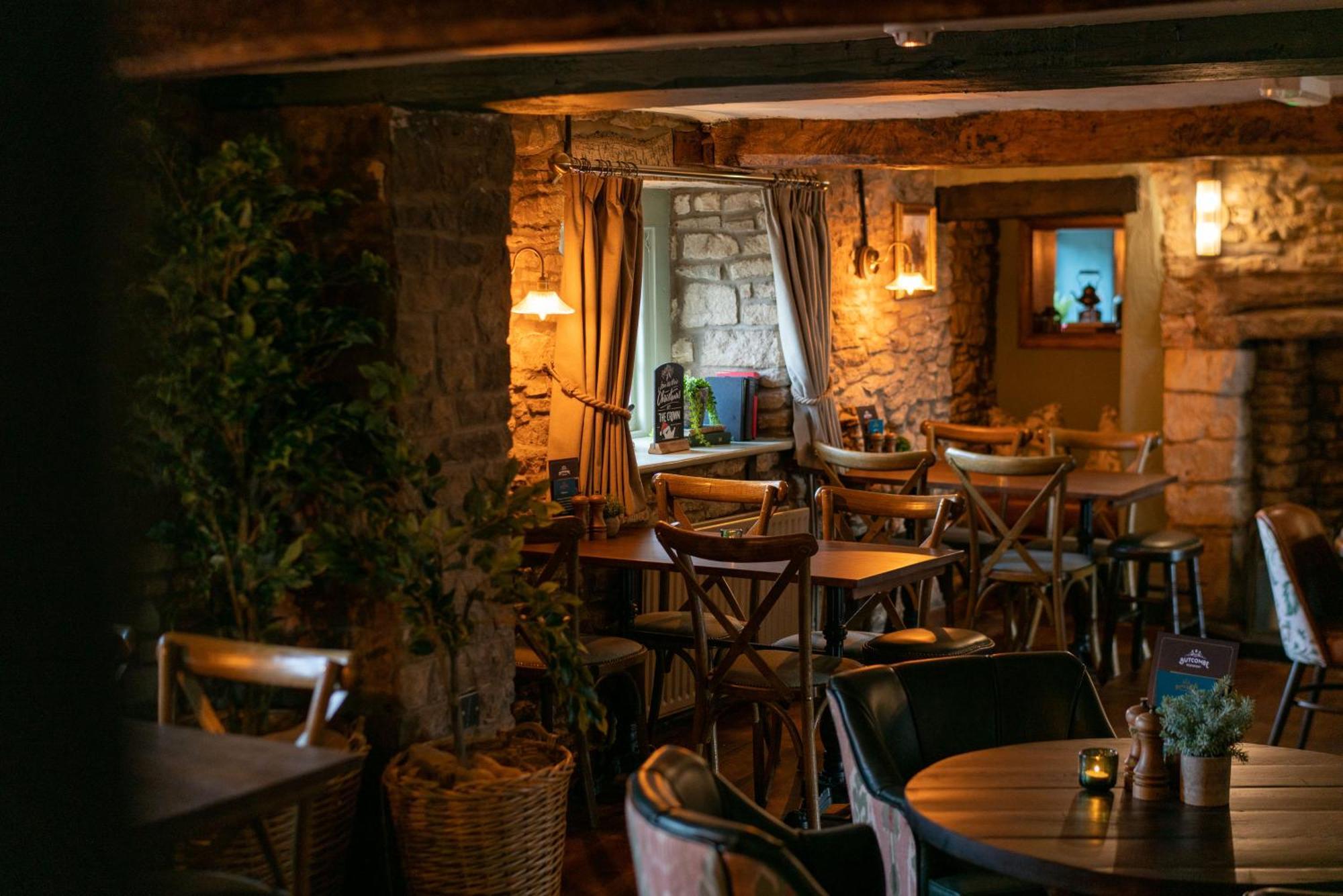 Crown Inn At Tolldown Чипинг Содбъри Екстериор снимка