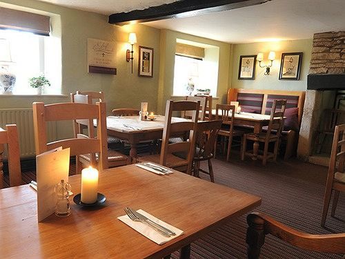Crown Inn At Tolldown Чипинг Содбъри Екстериор снимка