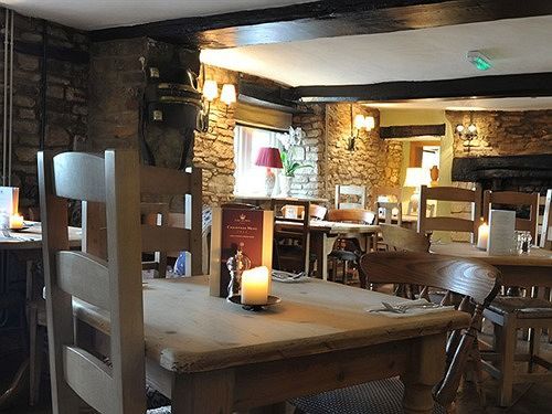 Crown Inn At Tolldown Чипинг Содбъри Екстериор снимка